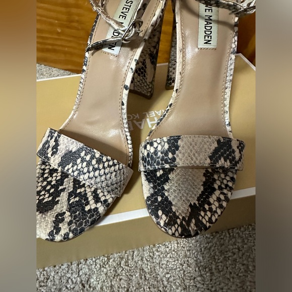 Steve Madden Carrson Snake Skin Heel size 8 - Picture 5 of 6